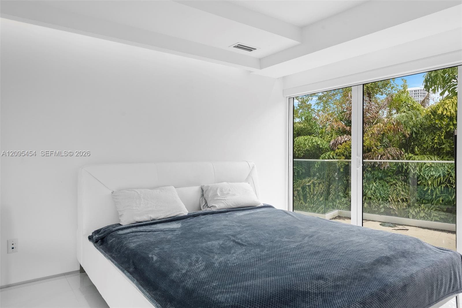 480 Ocean Blvd photo 76