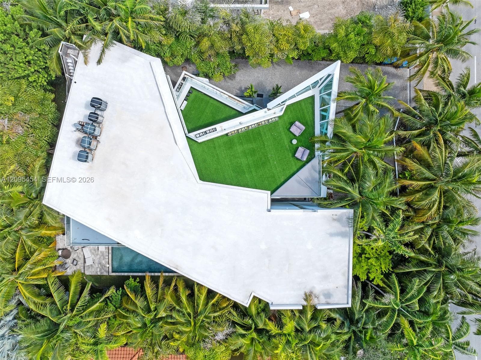 480 Ocean Blvd photo 8