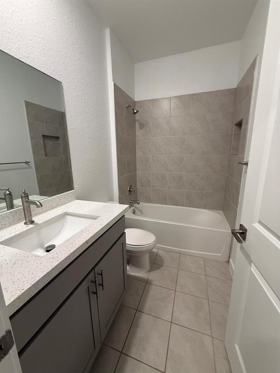 Bath 3 w tub