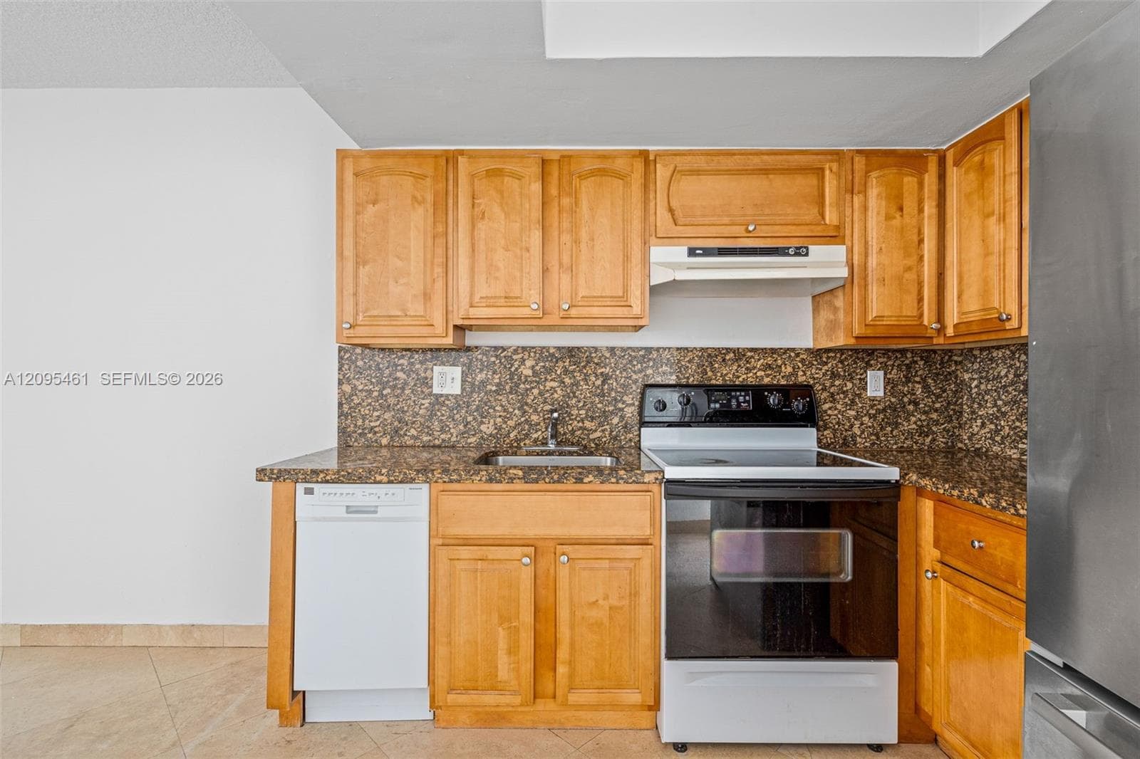 ELIZABETHAN CONDO · #105 in Fort Lauderdale - Photo 5