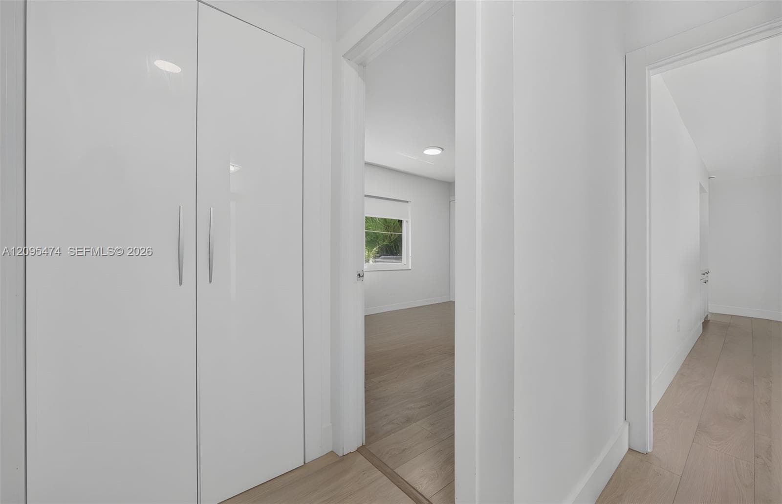 NEW CLOSETS.Digitally decluttered using AI.