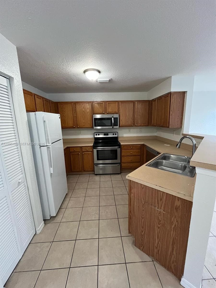 1675 SE 9th Ter photo 12