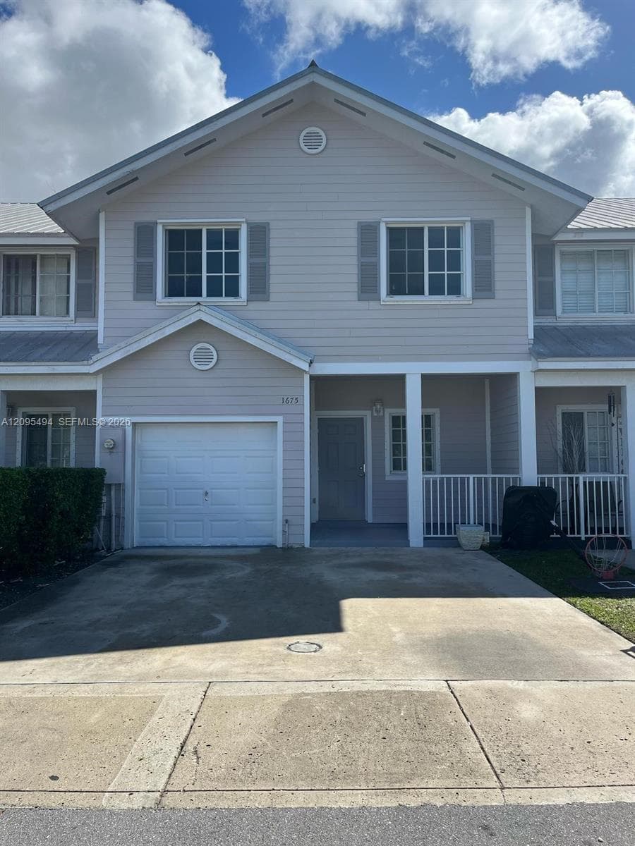1675 SE 9th Ter photo 1