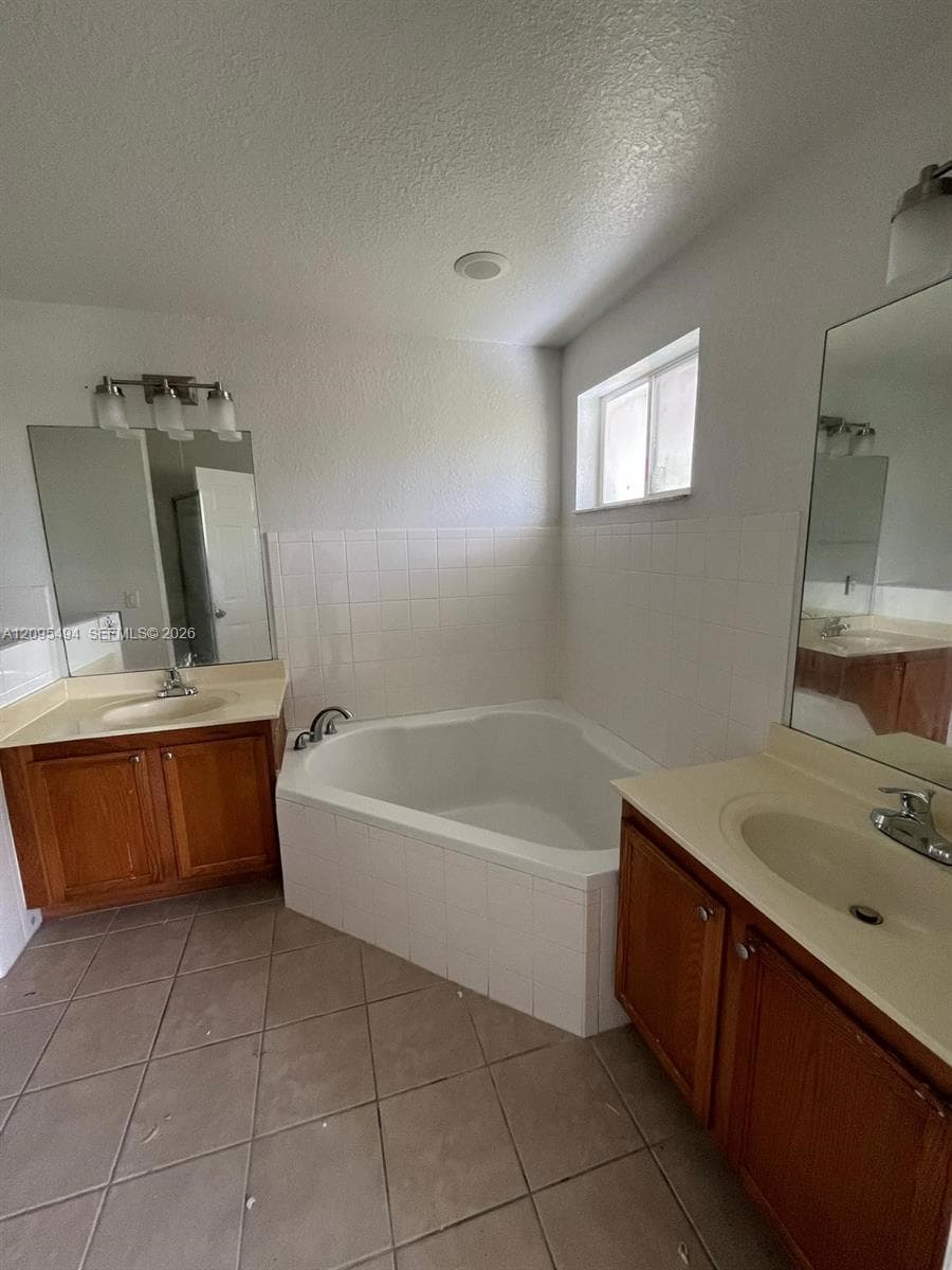 1675 SE 9th Ter photo 5