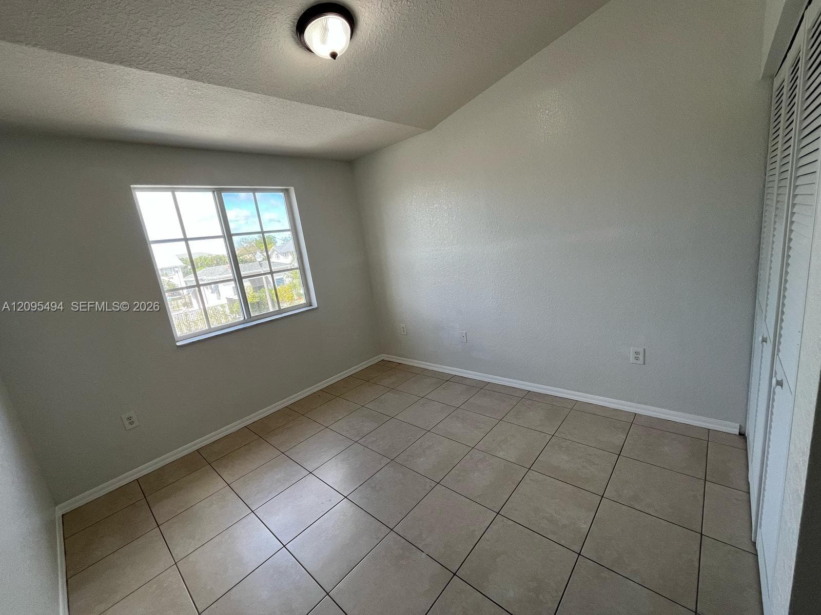 1675 SE 9th Ter photo 11