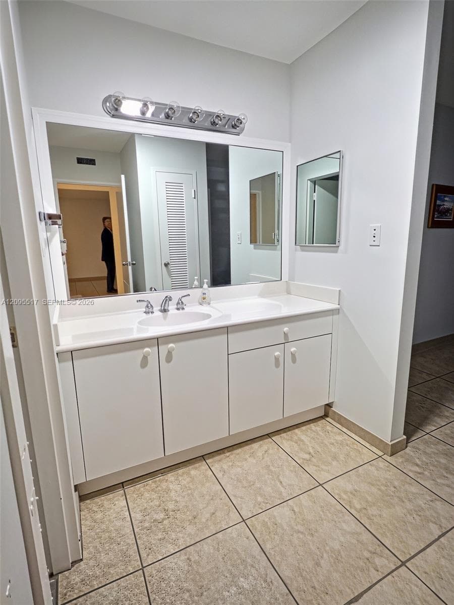 FOUR WINDS CONDO · #1109 in Surfside - Photo 18