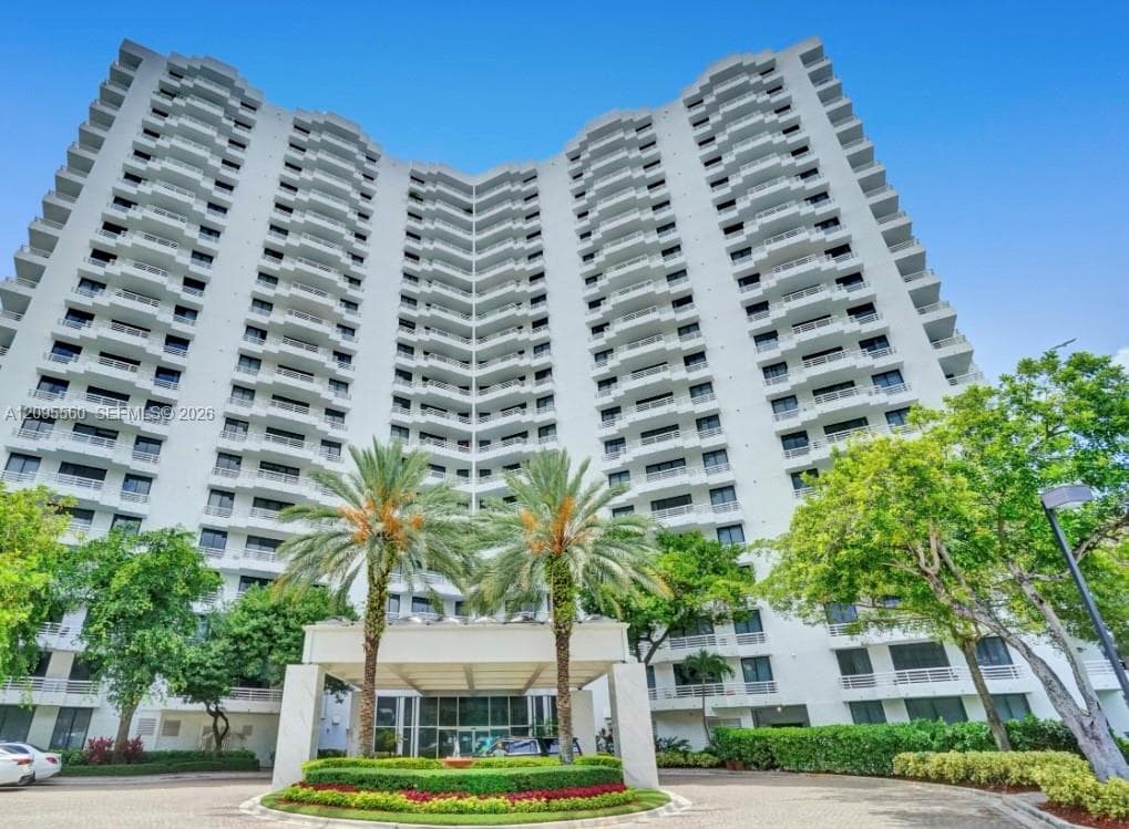 PARC CENTRAL AVENTURA · #606 in Aventura - Photo 2