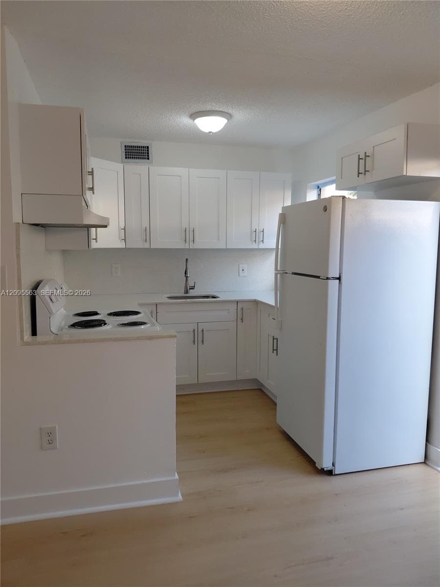 LAS VILLAS SEGOVIA CONDO · #11 in Hialeah - Photo 3