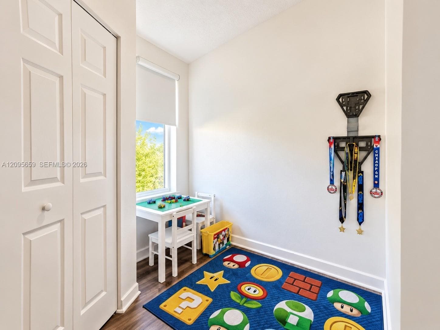 sitting area/2nd bedroom