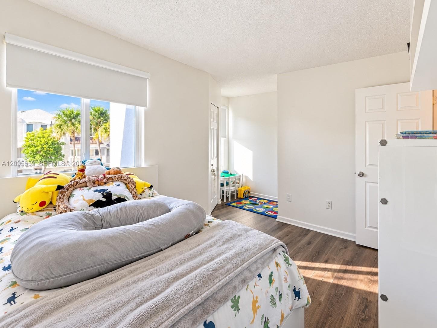 2nd bedroom
