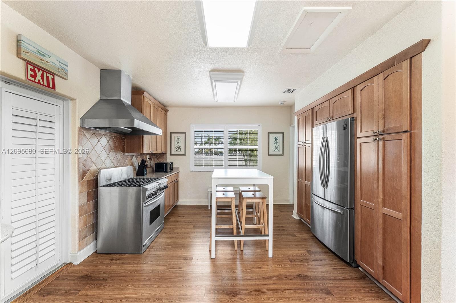 711 Tyler St photo 14