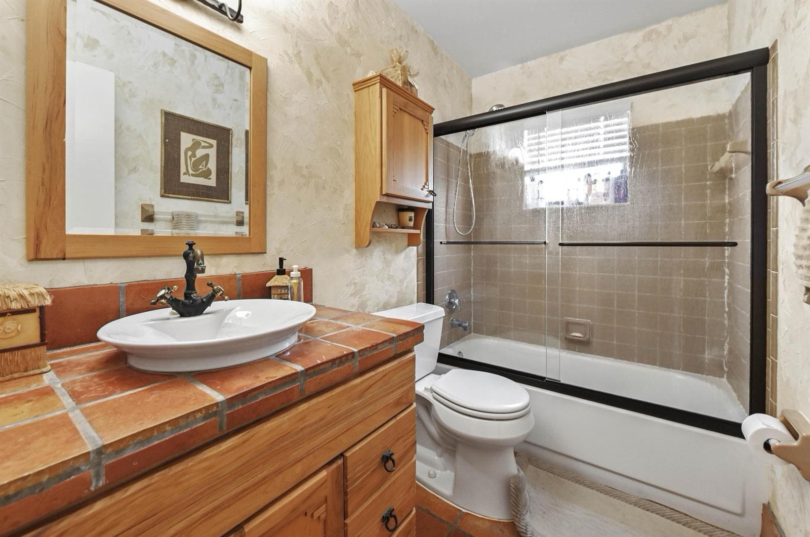 18 Bathroom 01