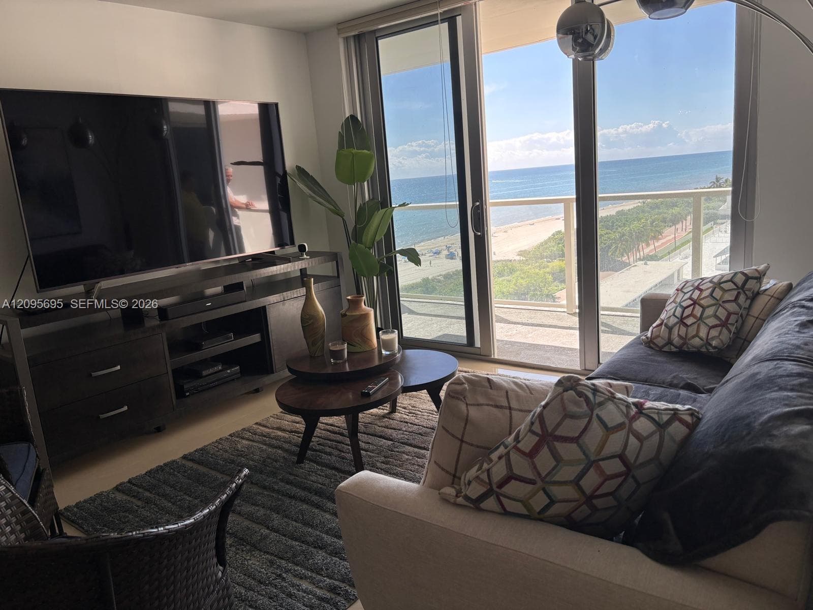 Arlen Beach Condo · #912 in Miami Beach - Photo 6
