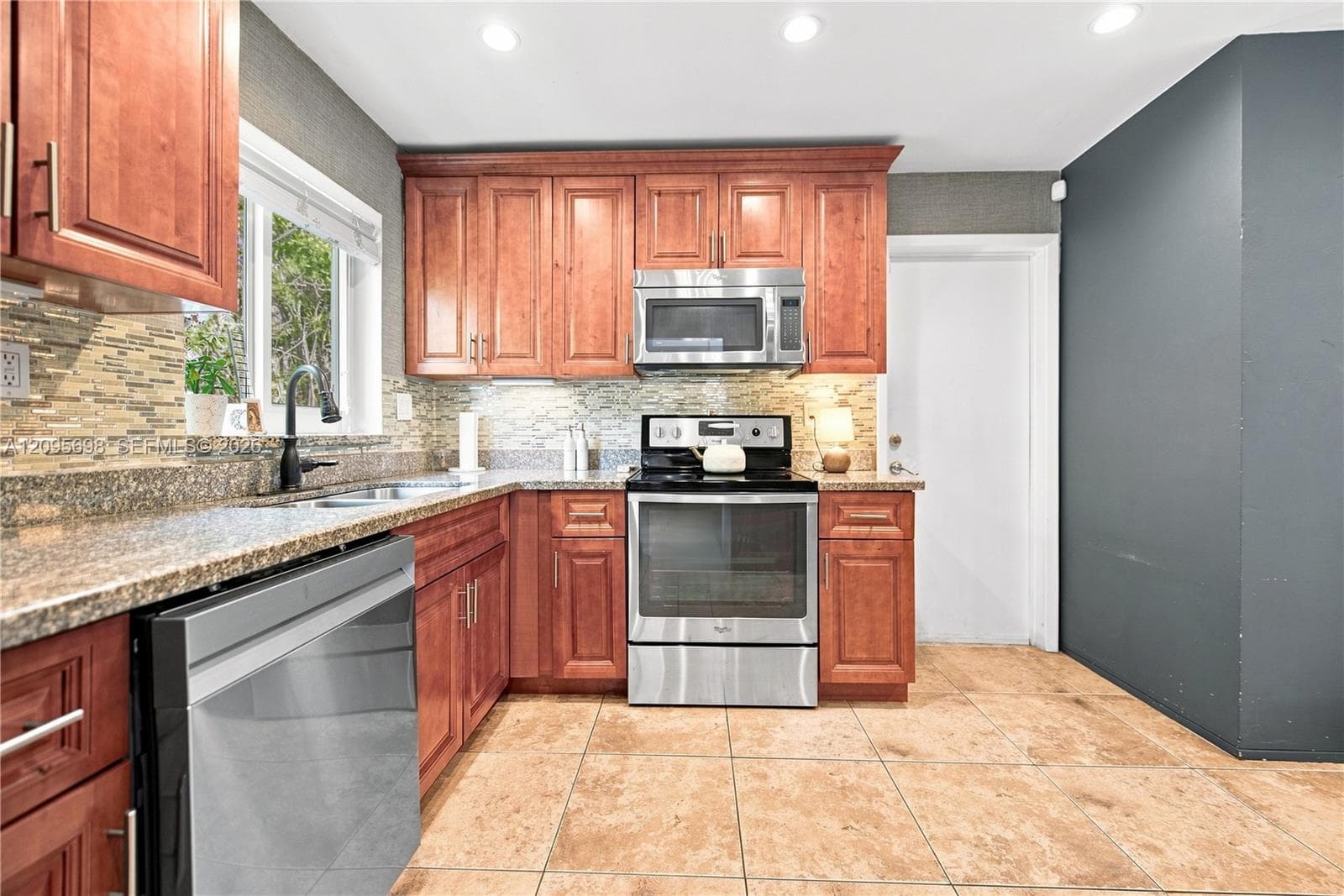 1119 Buchanan St photo 8