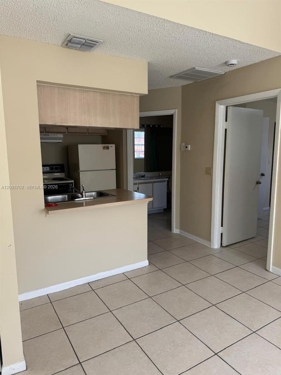 LA HACIENDA COUNTRY CLUB · #H in Hialeah - Photo 17