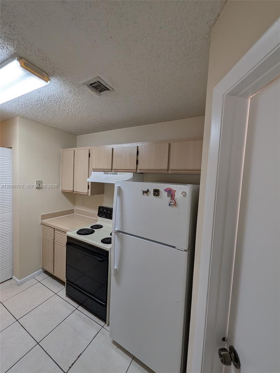 LA HACIENDA COUNTRY CLUB · #H in Hialeah - Photo 16