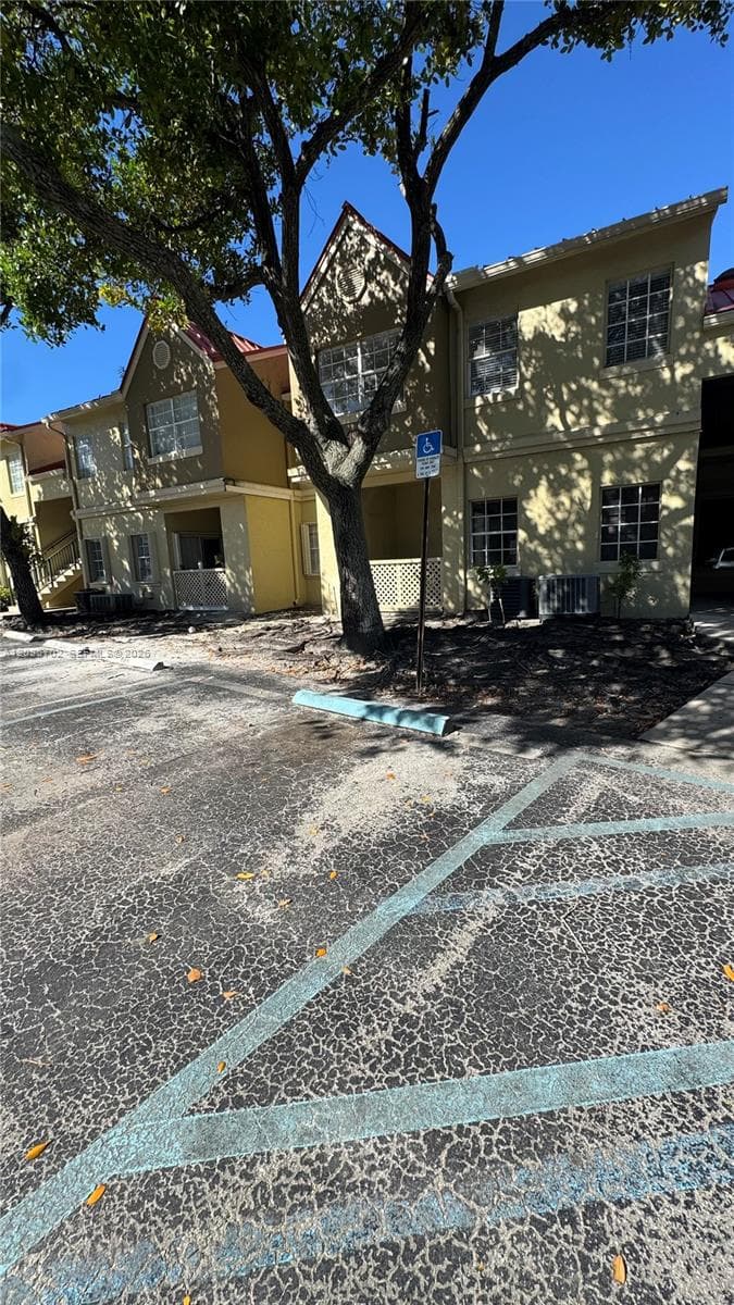 LA HACIENDA COUNTRY CLUB · #H in Hialeah - Photo 9
