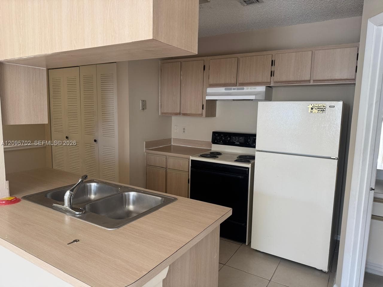 LA HACIENDA COUNTRY CLUB · #H in Hialeah - Photo 19