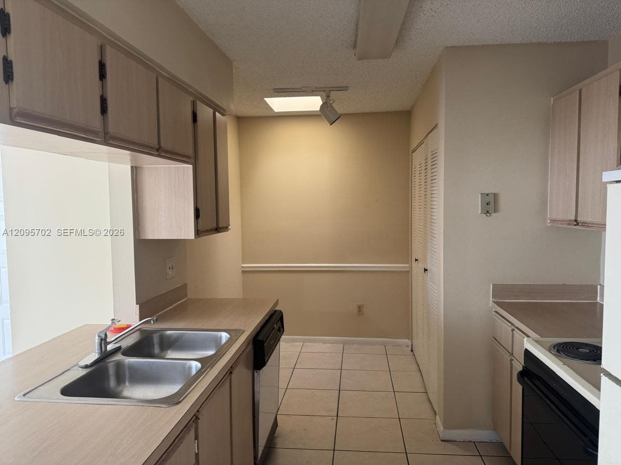 LA HACIENDA COUNTRY CLUB · #H in Hialeah - Photo 8