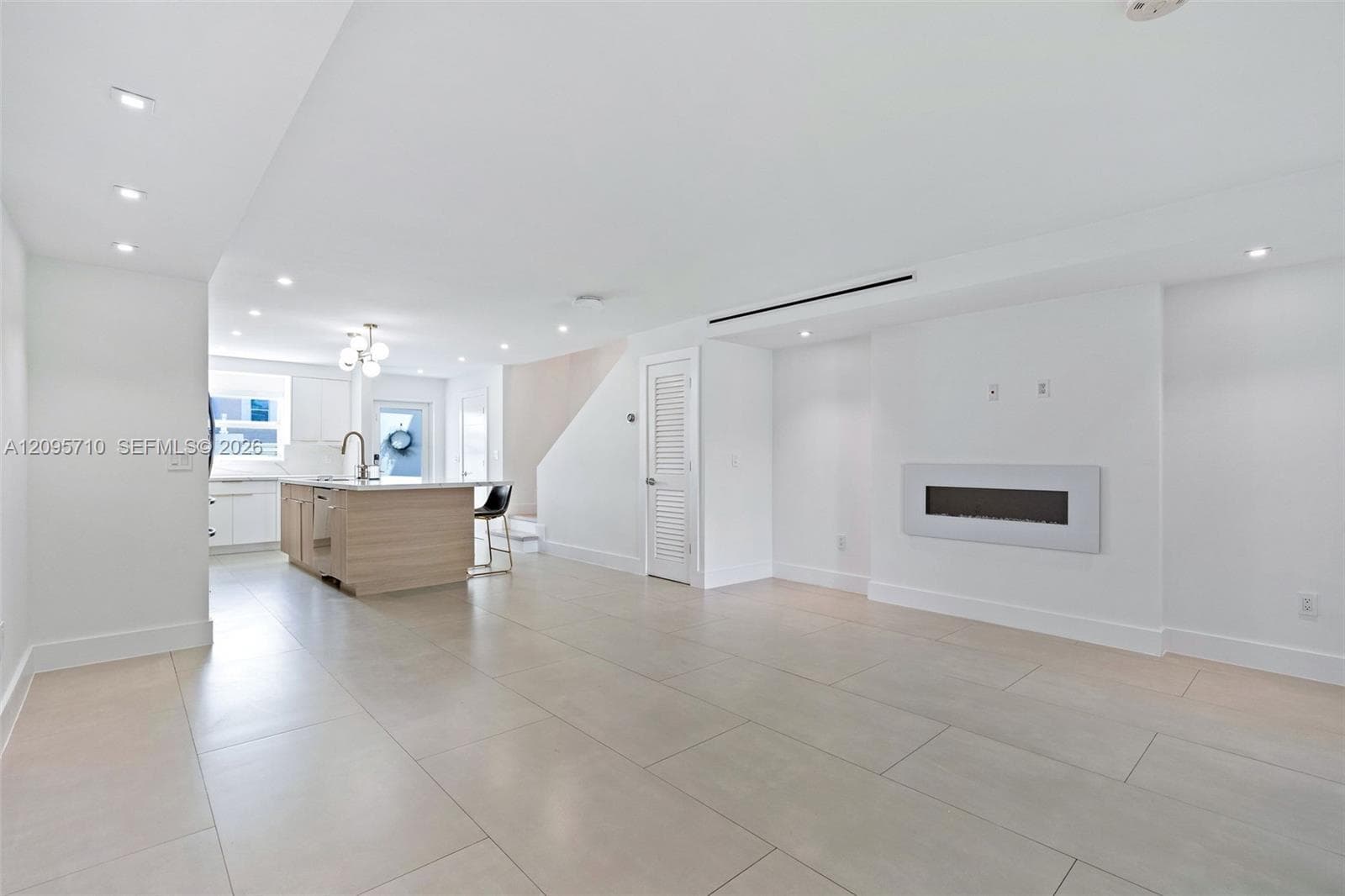 1369 W 69th St photo 12