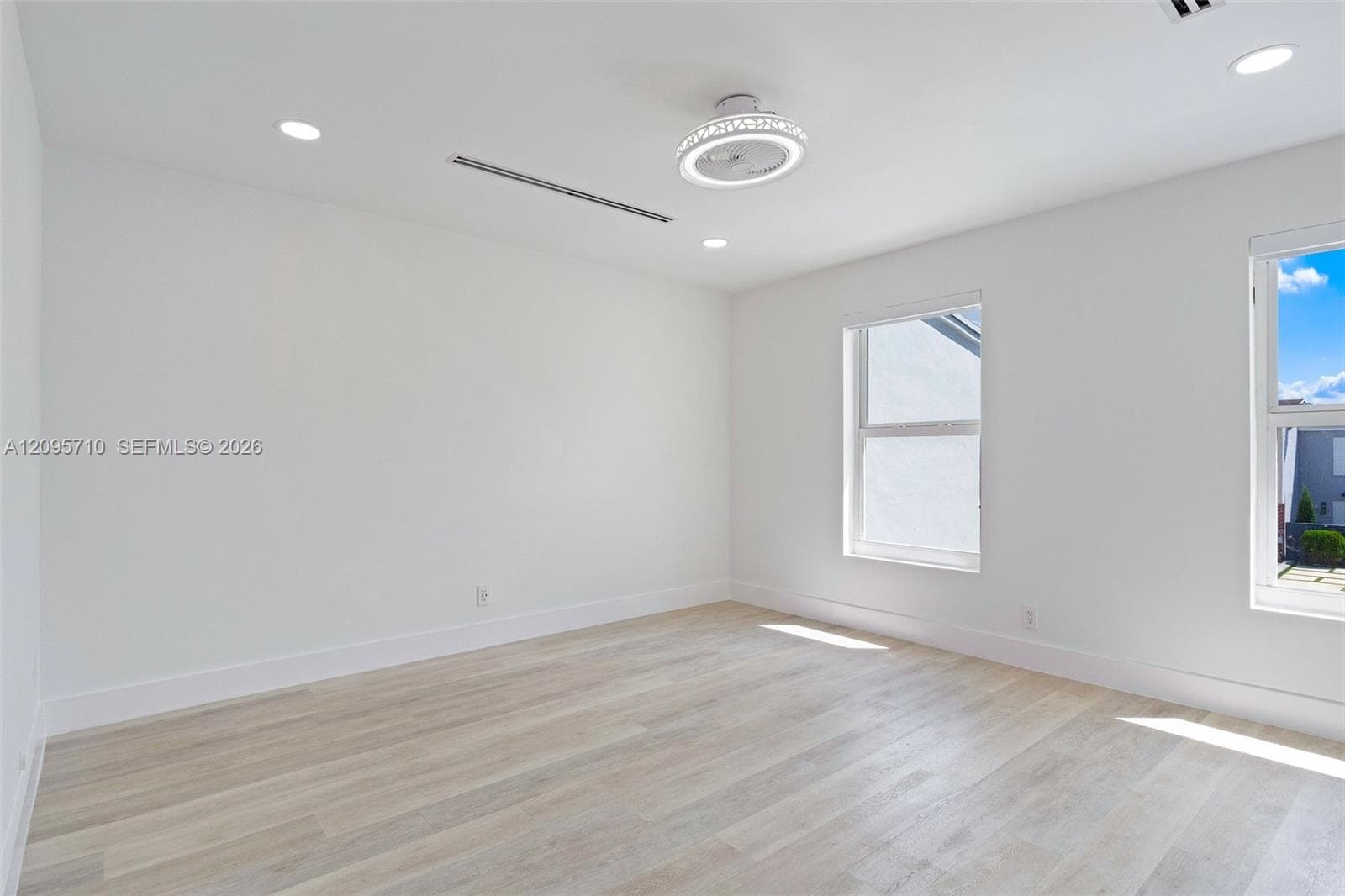 1369 W 69th St photo 14