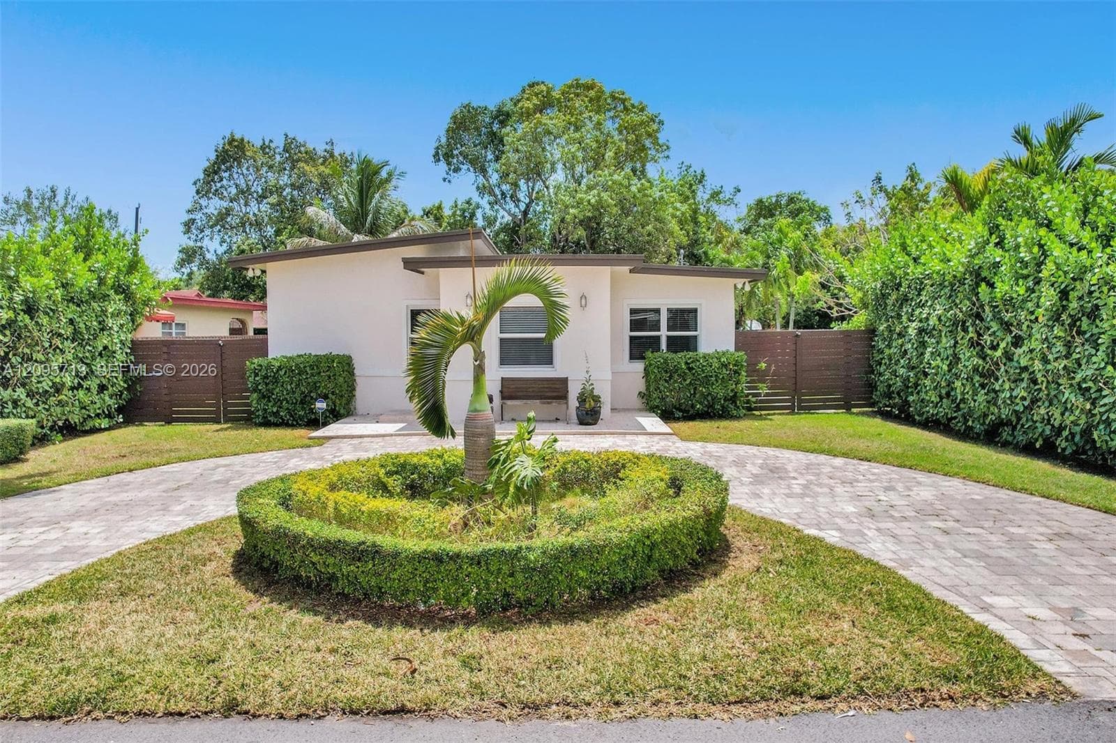 6550 SW 52nd Ter photo 2