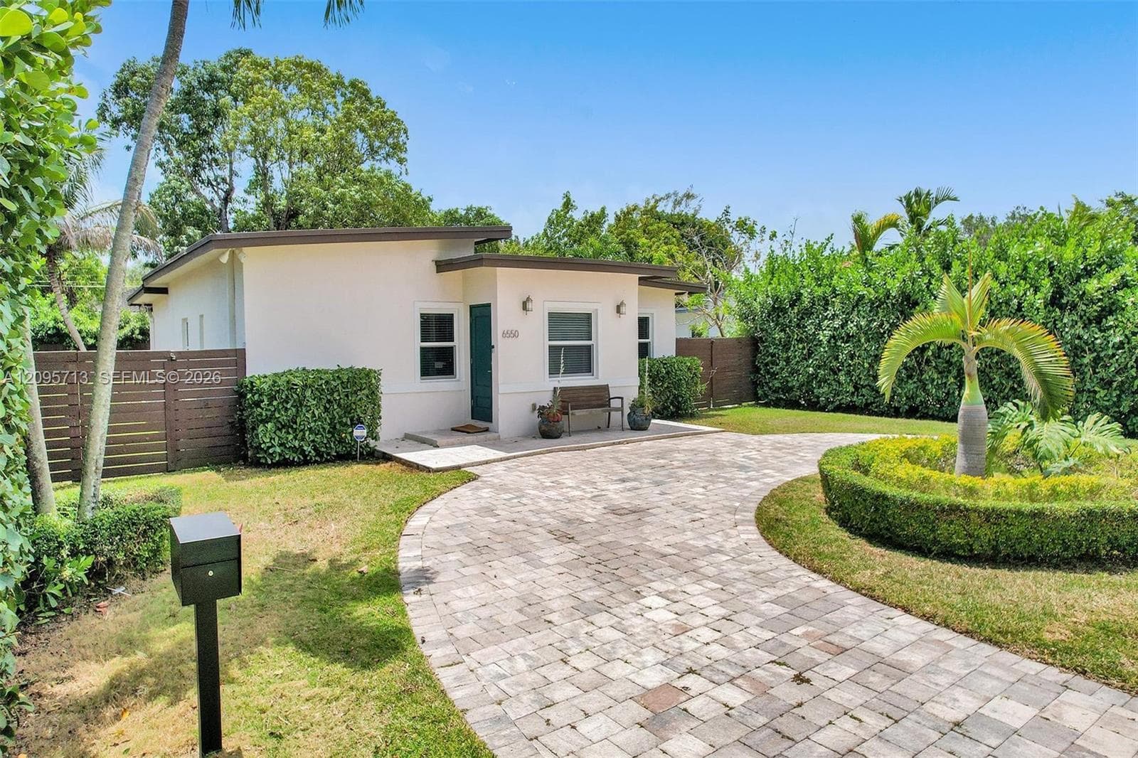 6550 SW 52nd Ter photo 1