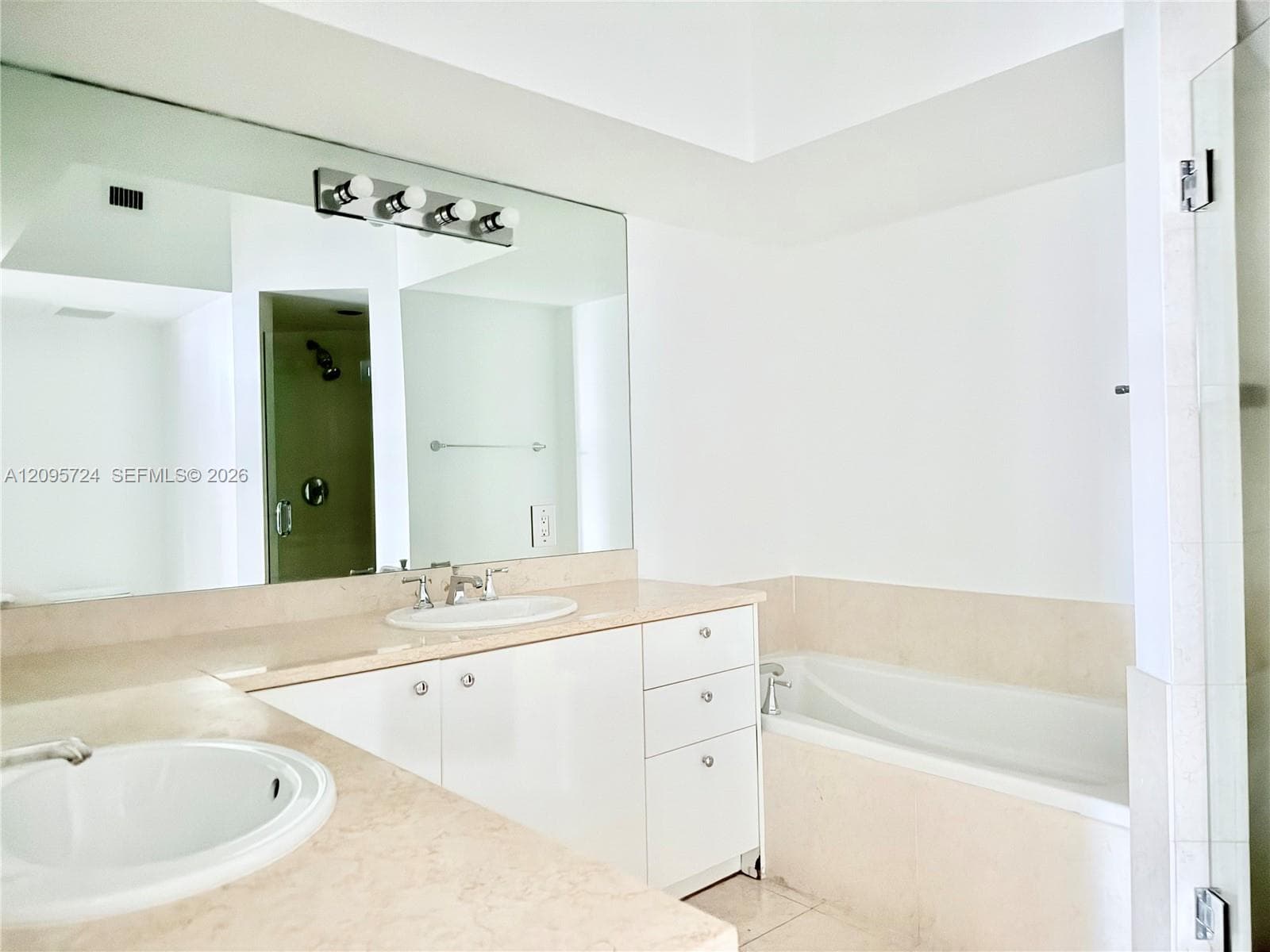TURNBERRY VILLAGE SO TOWE · #216 in Aventura - Photo 6