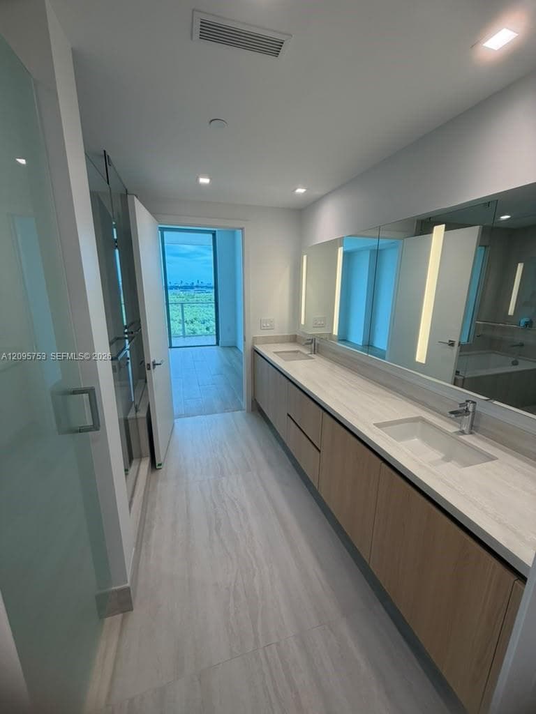 One Park Tower Condo 1204 · #1204 in Miami - Photo 33