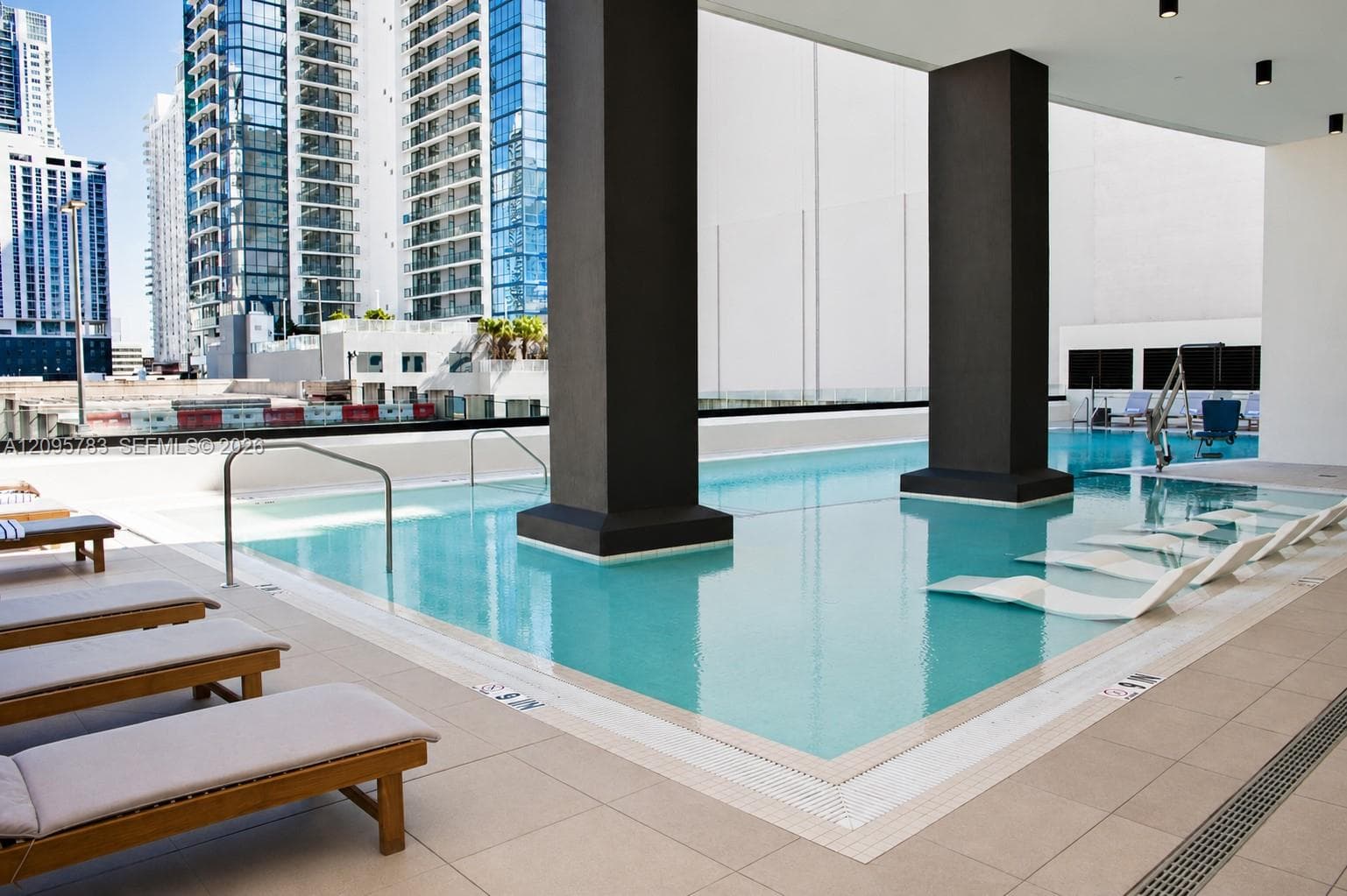 District 225 · #2306 in Miami - Photo 11