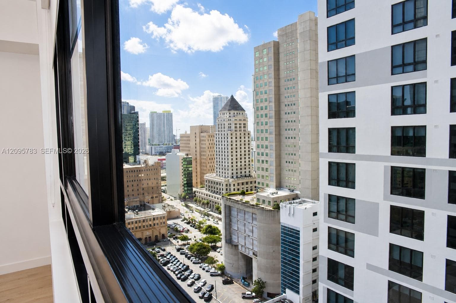 District 225 · #2306 in Miami - Photo 8