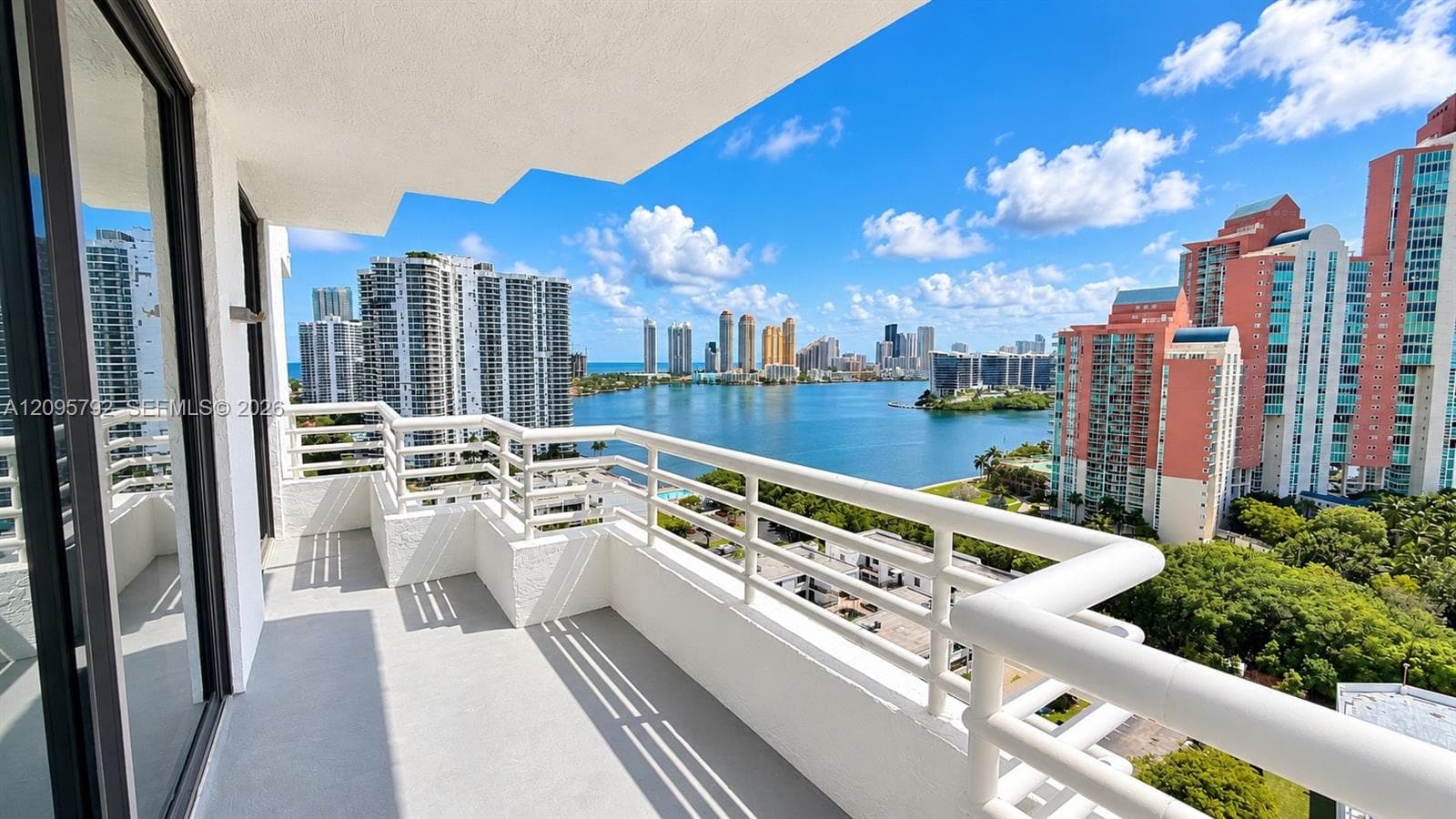 PARC CENTRAL AVENTURA EAS · #LP13 in Aventura - Photo 1