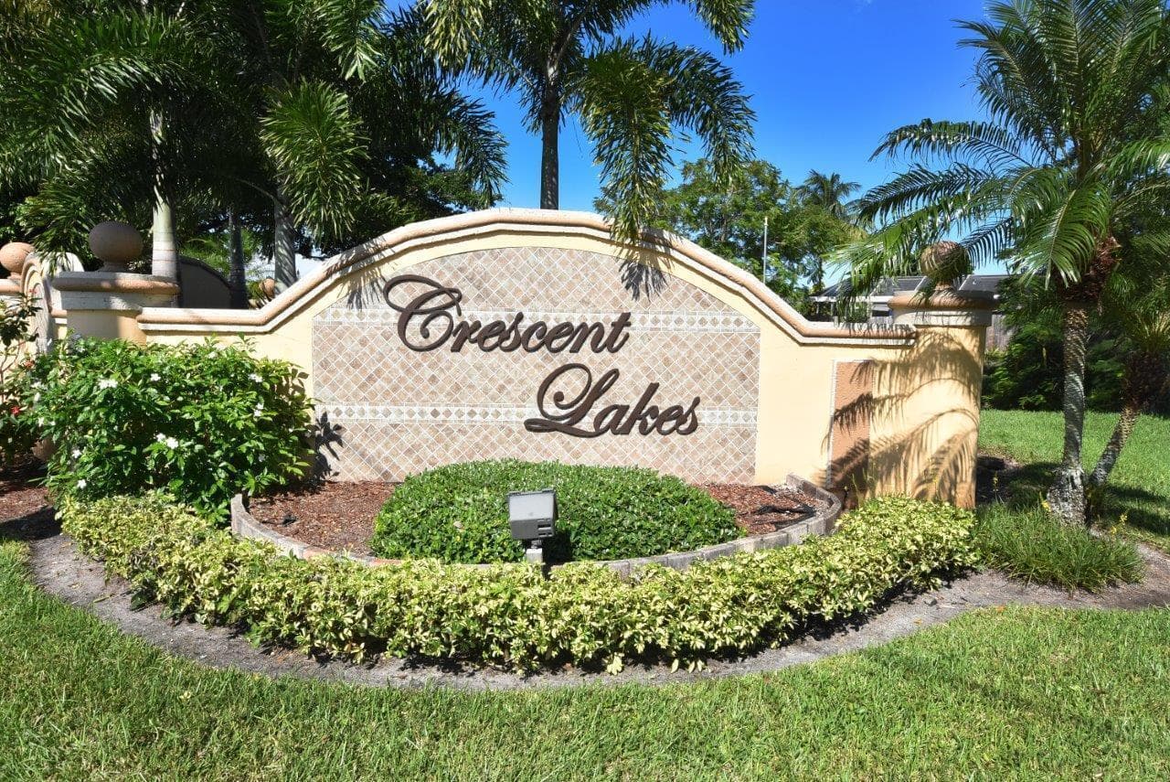 41-web-or-mls-Cresant Lakes (13)