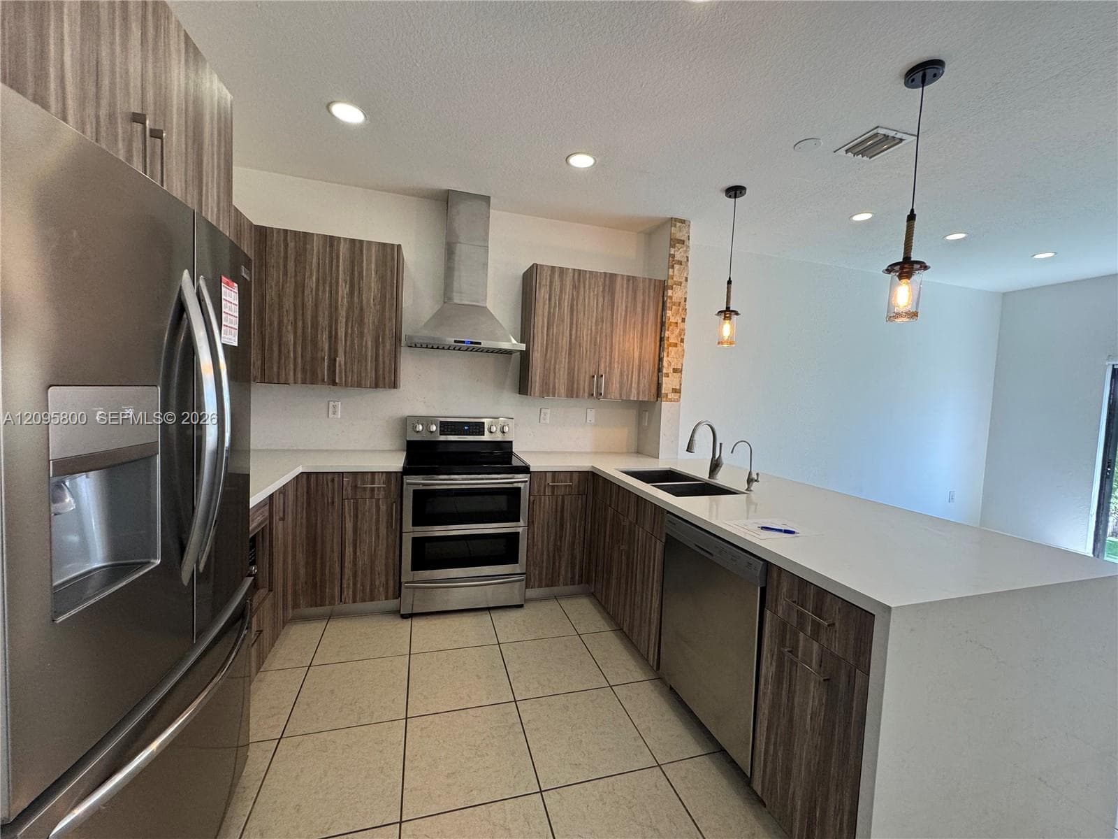 343 NE 37th Ter photo 6
