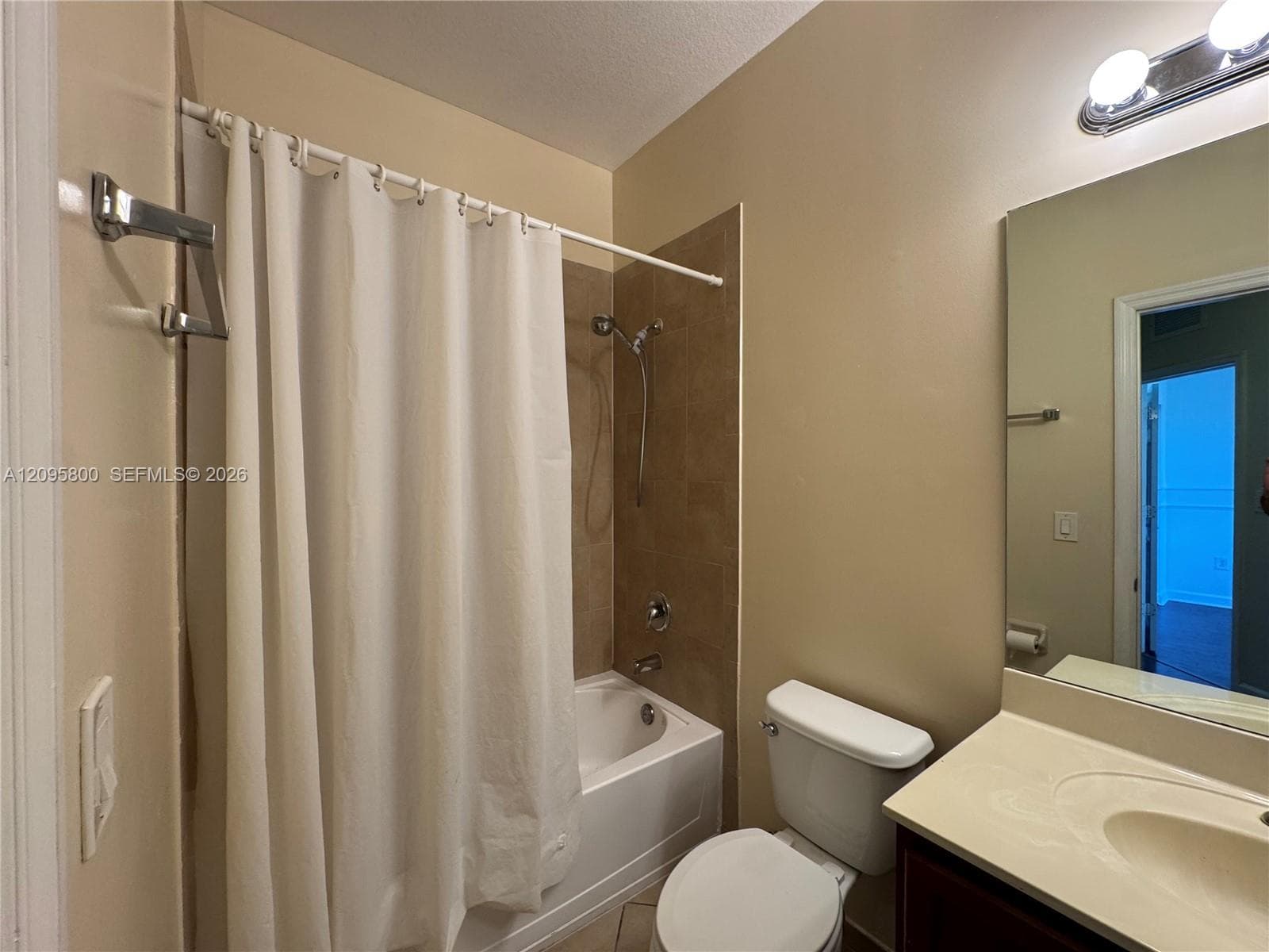 343 NE 37th Ter photo 26