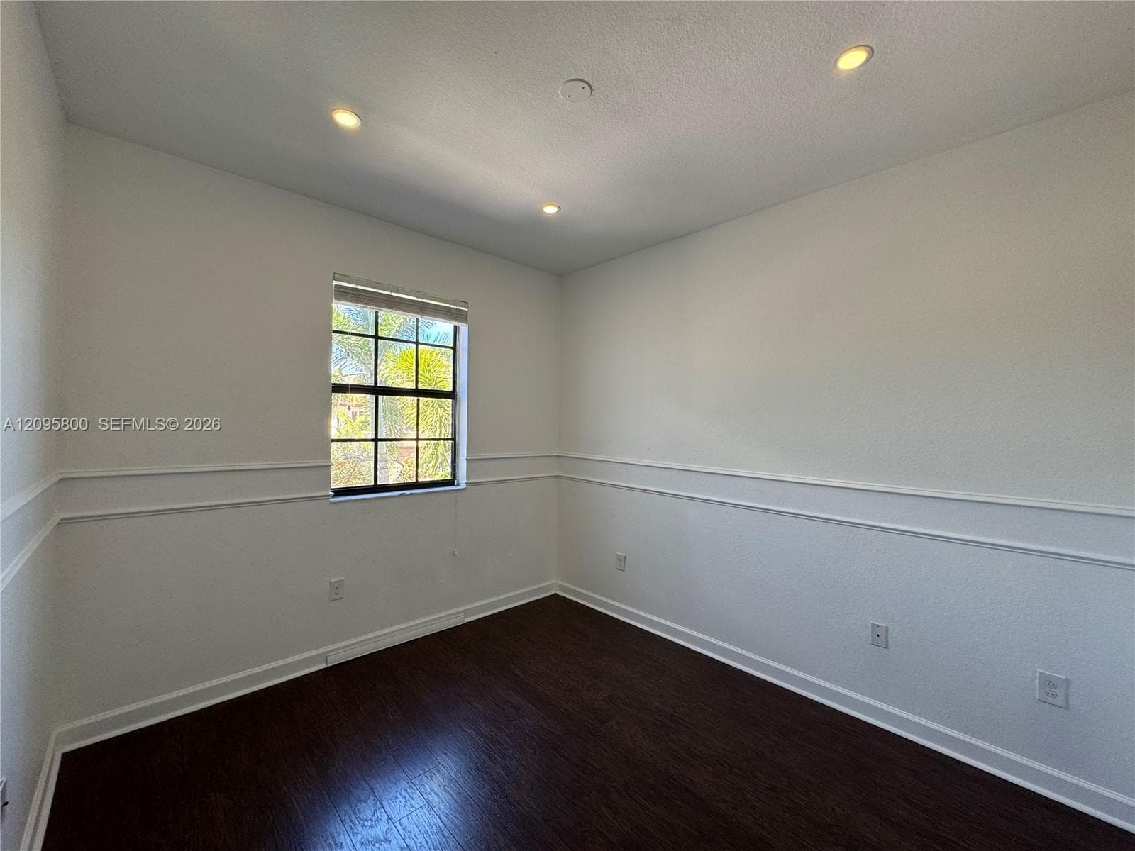 343 NE 37th Ter photo 22