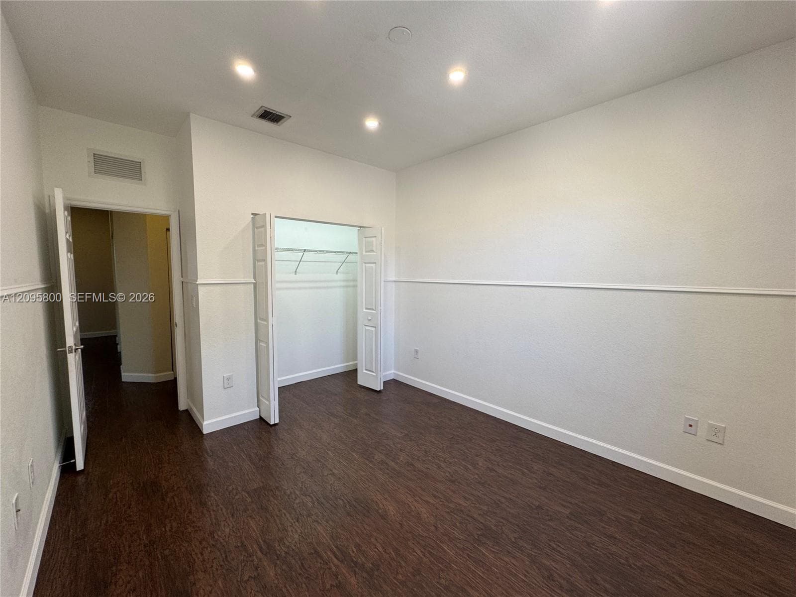 343 NE 37th Ter photo 24