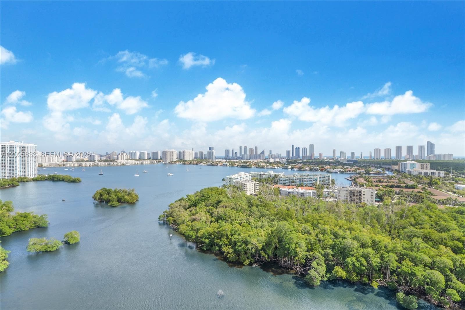 THE HARBOUR SOUTH CONDO · #2017 in North Miami Beach - Photo 2