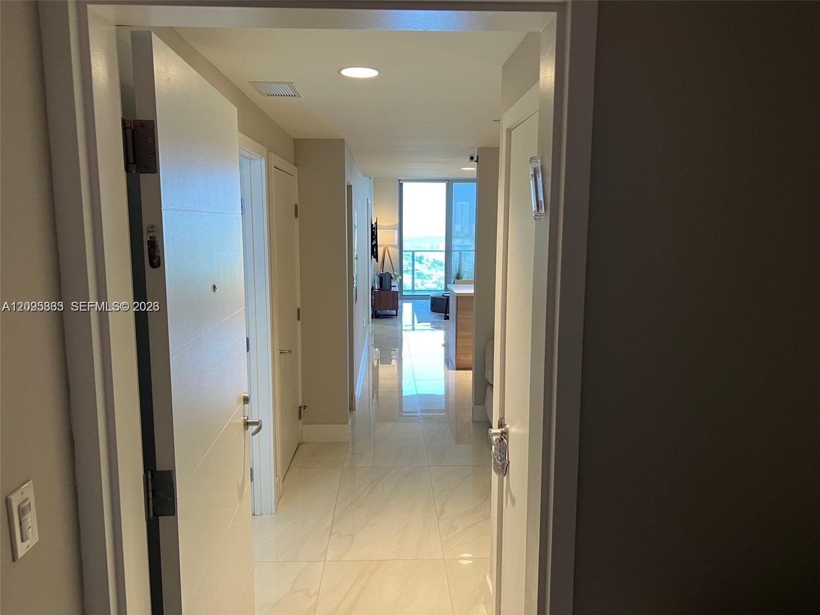 THE HARBOUR SOUTH CONDO · #2017 in North Miami Beach - Photo 5