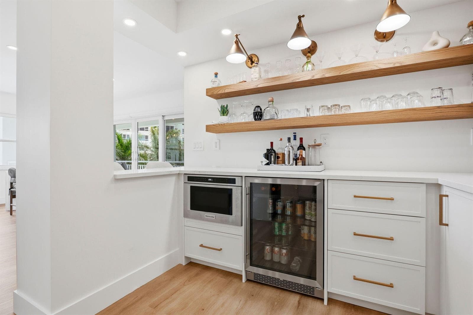 Wine refrigerator