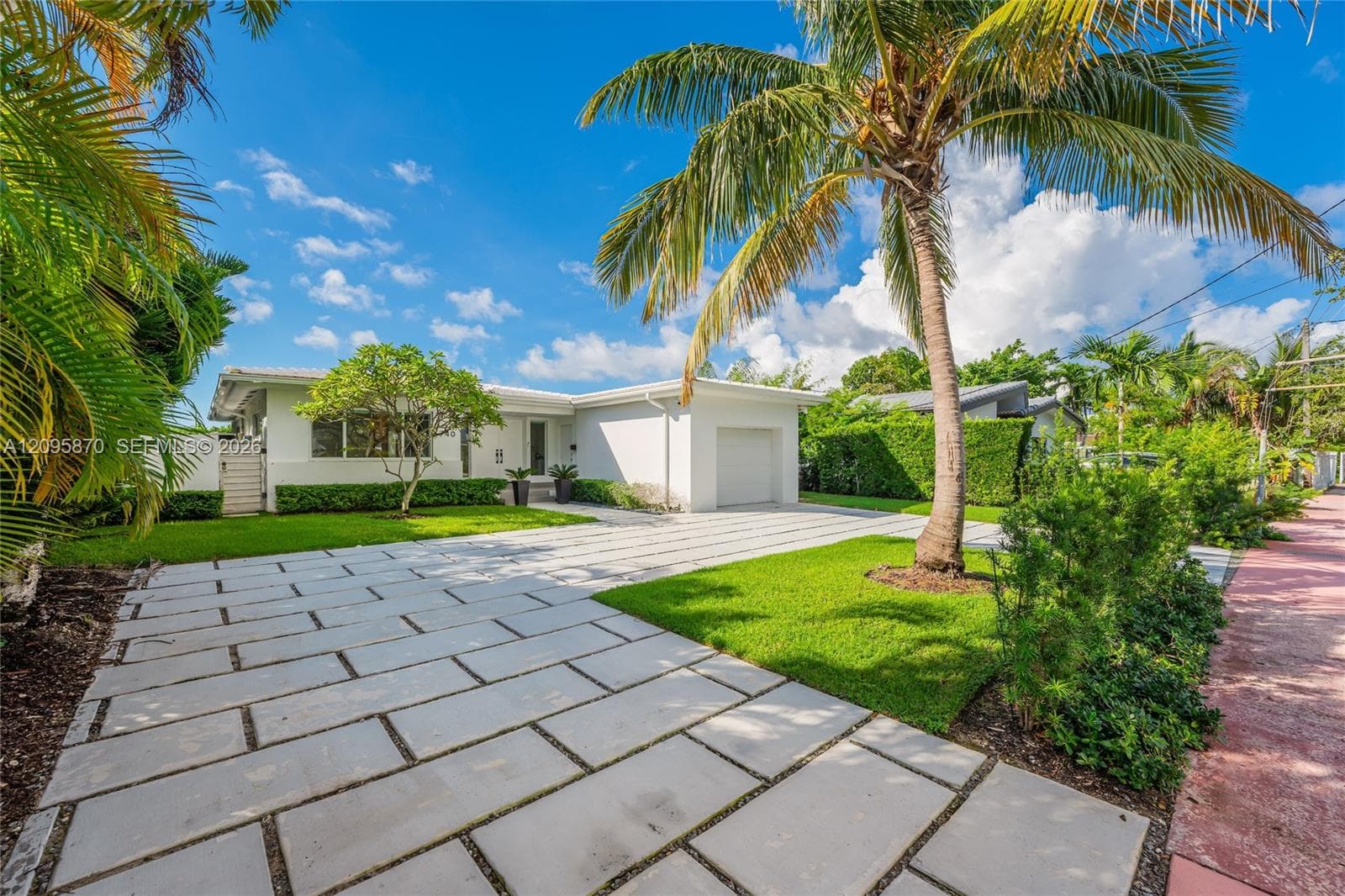 740 S Shore Dr photo 4
