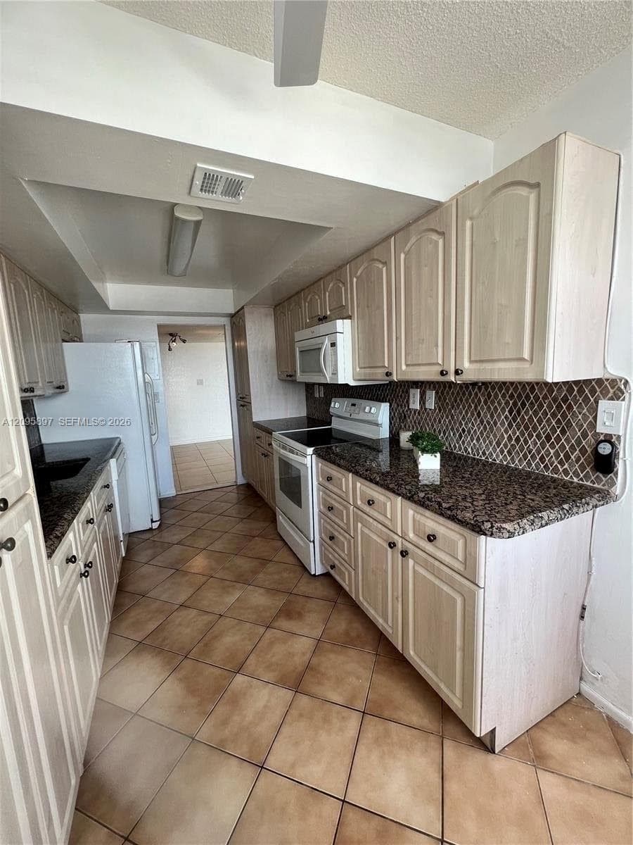 DEL PRADO MARINA · #1901 in Aventura - Photo 12