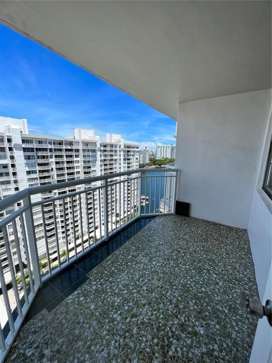 DEL PRADO MARINA · #1901 in Aventura - Photo 22