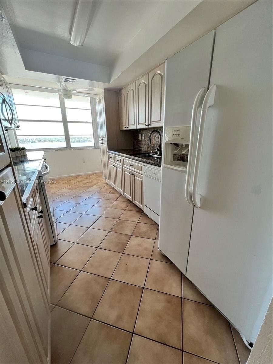DEL PRADO MARINA · #1901 in Aventura - Photo 10