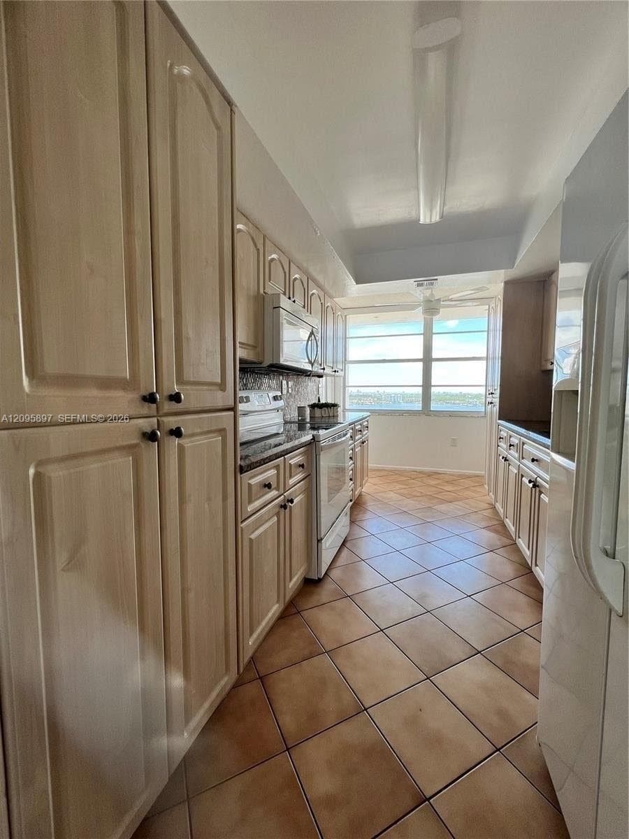 DEL PRADO MARINA · #1901 in Aventura - Photo 11