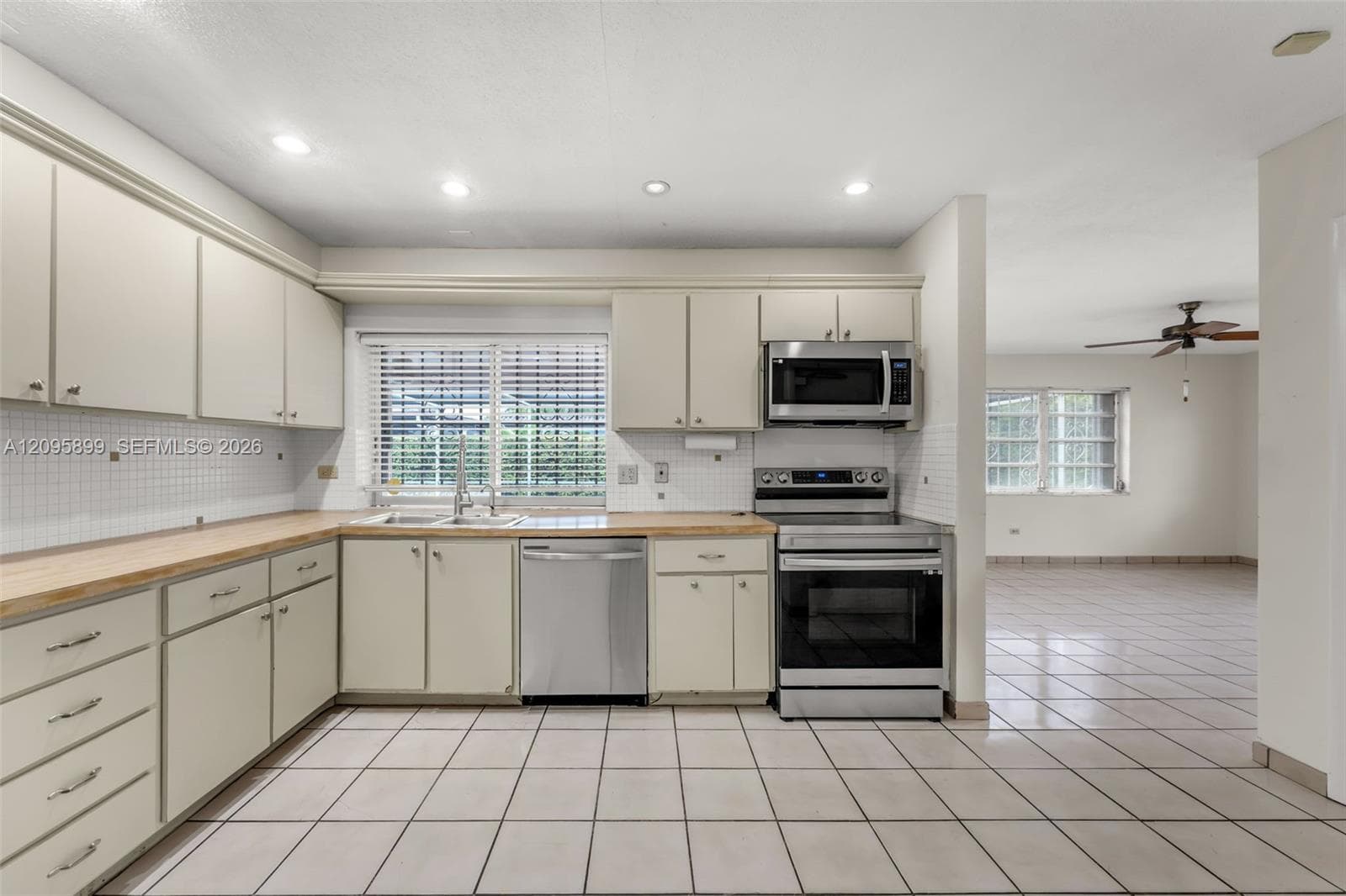 1820 SW 102nd Ave photo 8