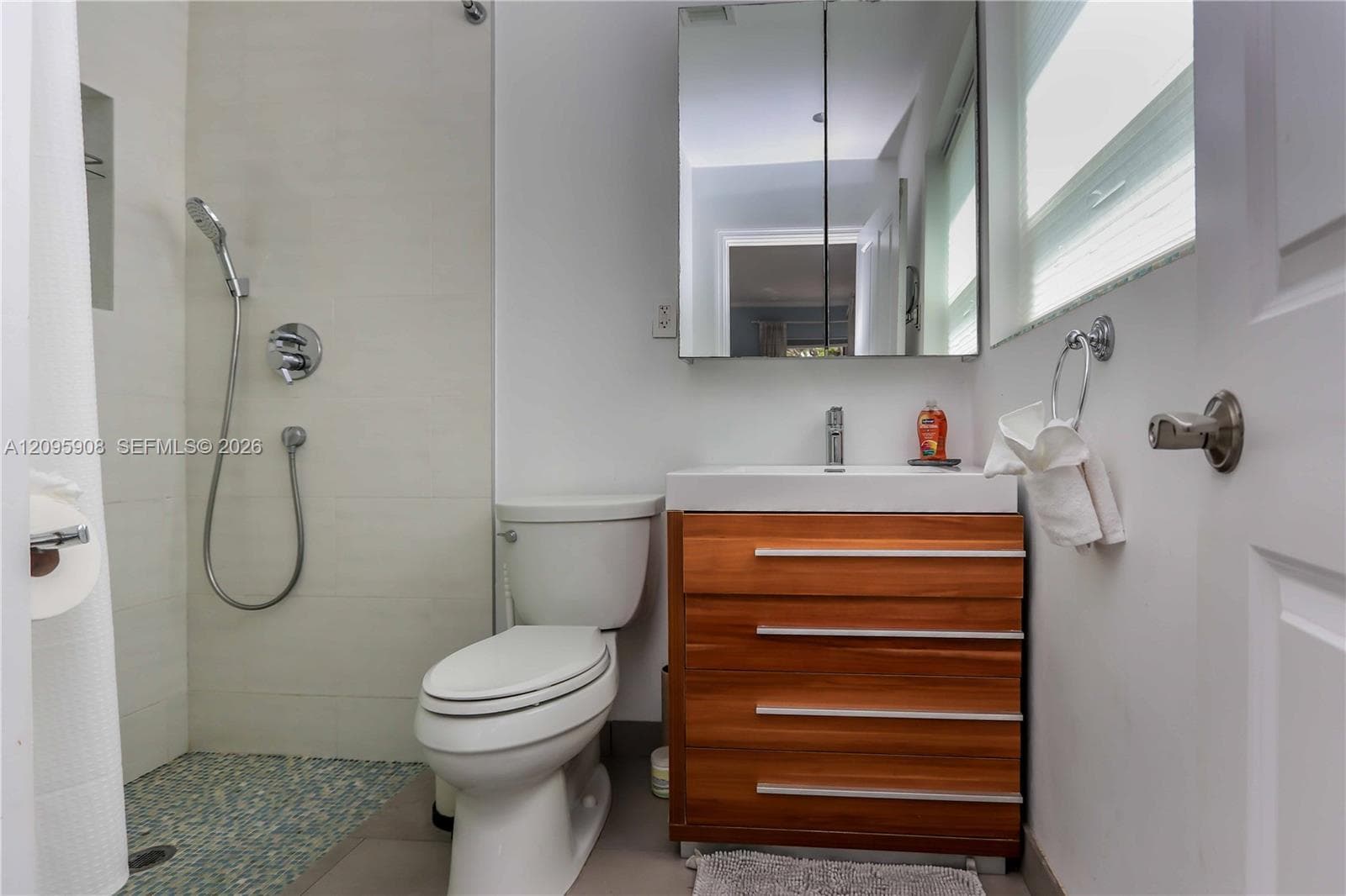 955 Van Buren St photo 19