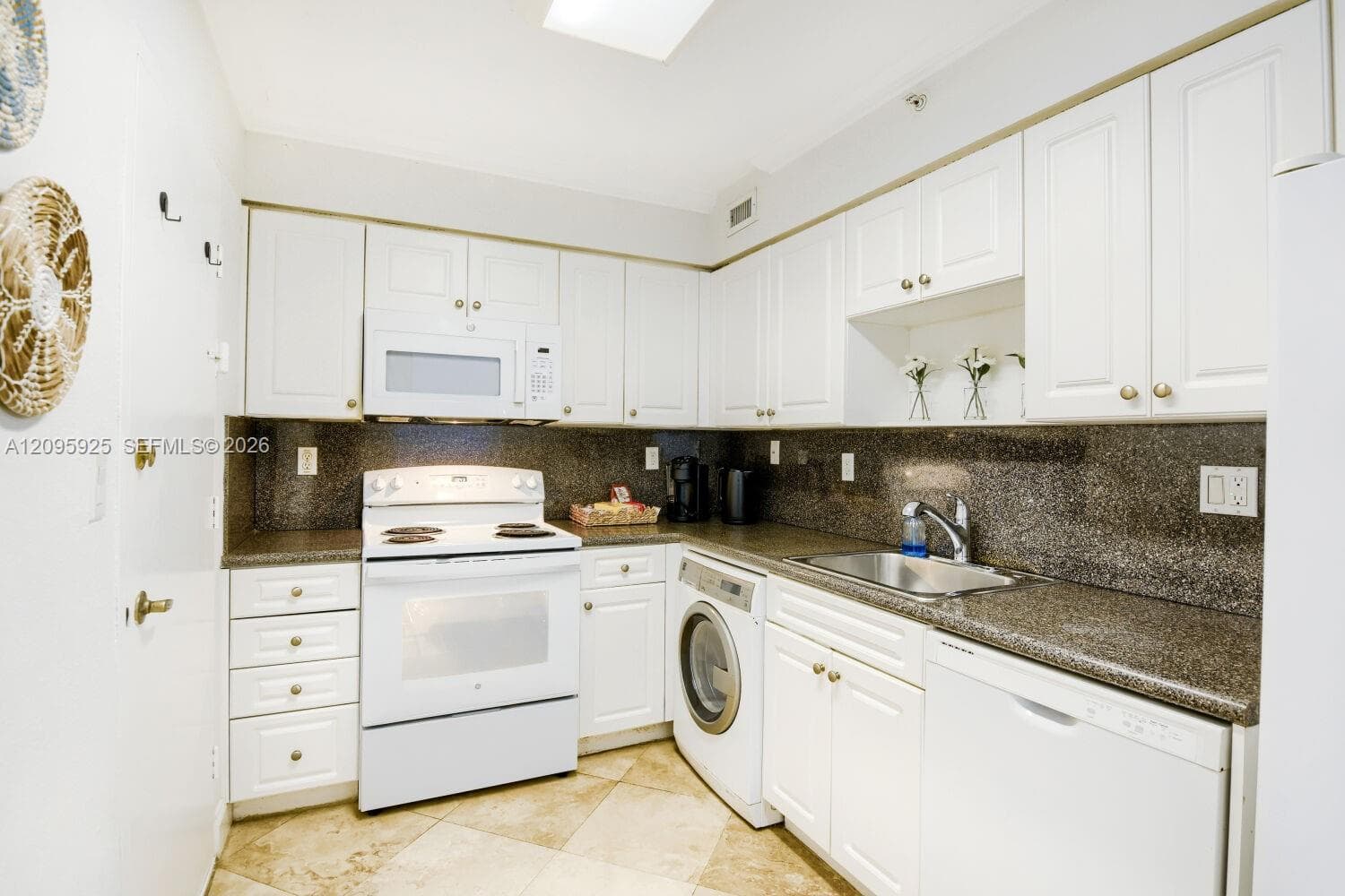 WAVE CONDO · #1215 (AVAILABLE NOW-DEC) in Hollywood - Photo 5