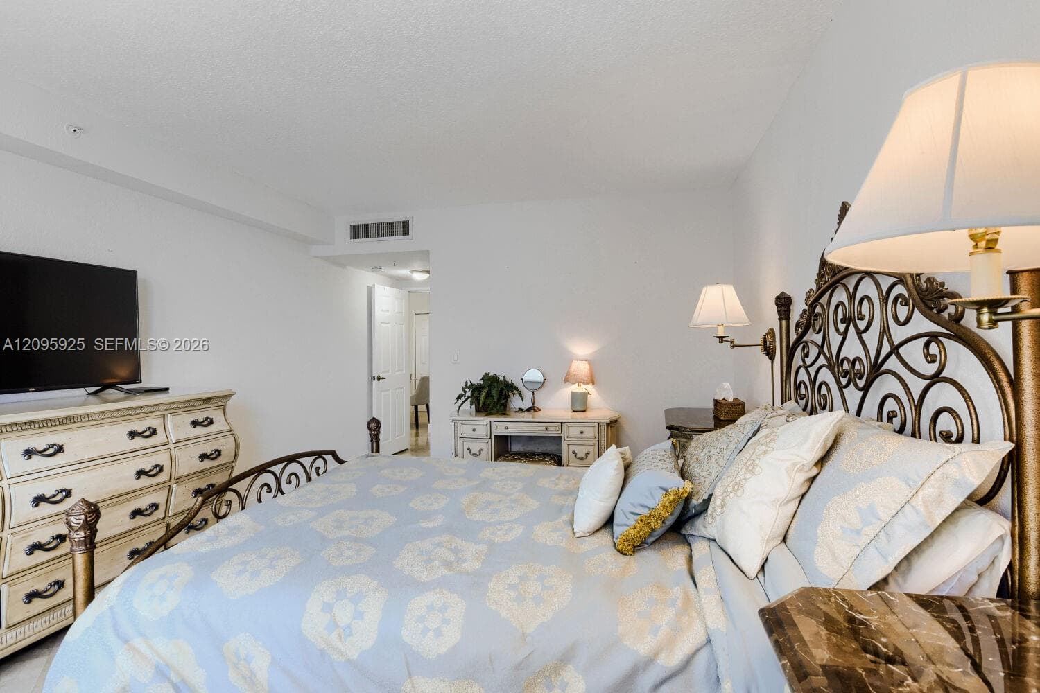 WAVE CONDO · #1215 (AVAILABLE NOW-DEC) in Hollywood - Photo 9
