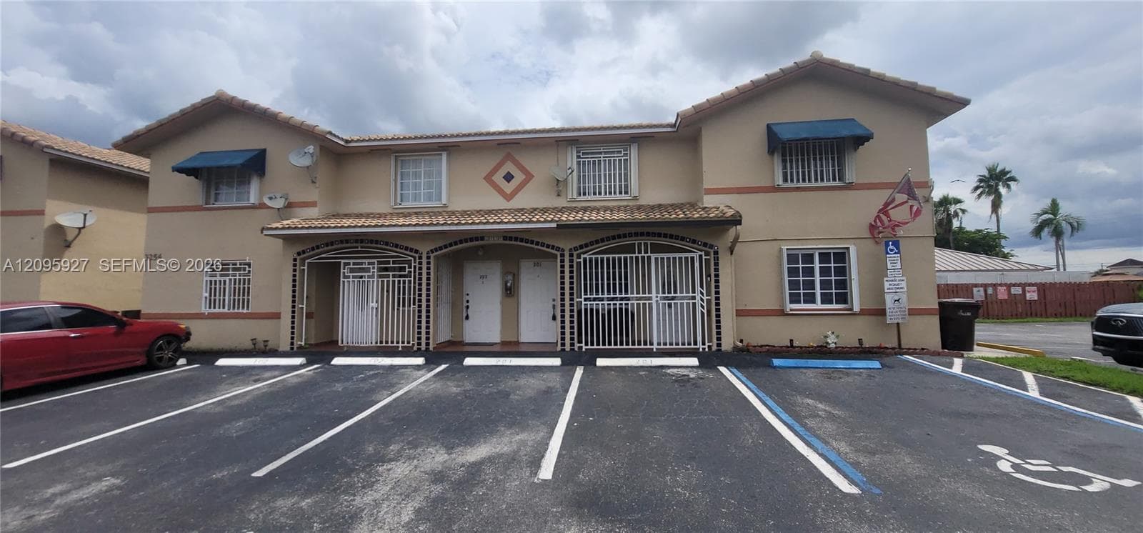 VALENCIA VILLAS CONDO · #201 in Hialeah - Photo 2